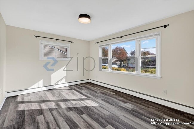 Foto del edificio - 68 Lyman Rd