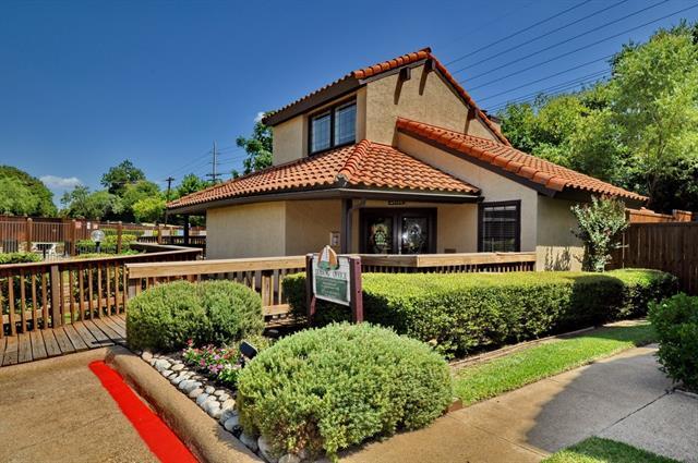 Foto del edificio - 2610 Lakehill Ln