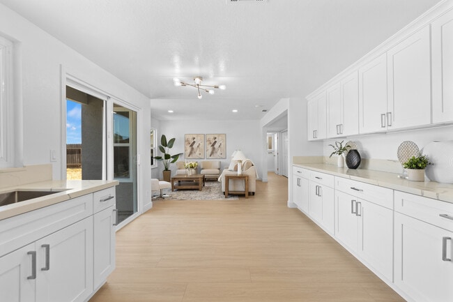 Foto del edificio - 8647 Cord Way