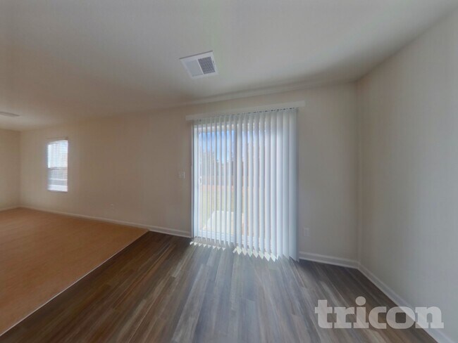 Foto del edificio - 2174 Southlea Dr