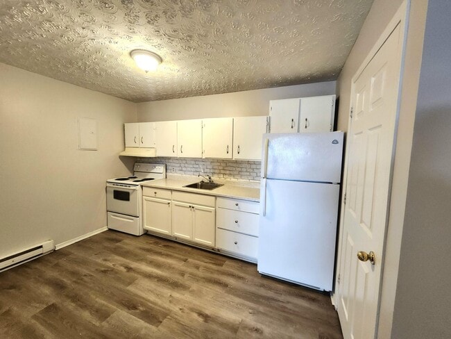 Building Photo - 17 Scott Ave