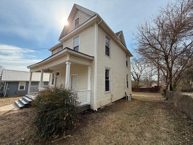 Building Photo - 317 Grove St