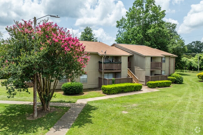 Building Photo - Village Green Apartments