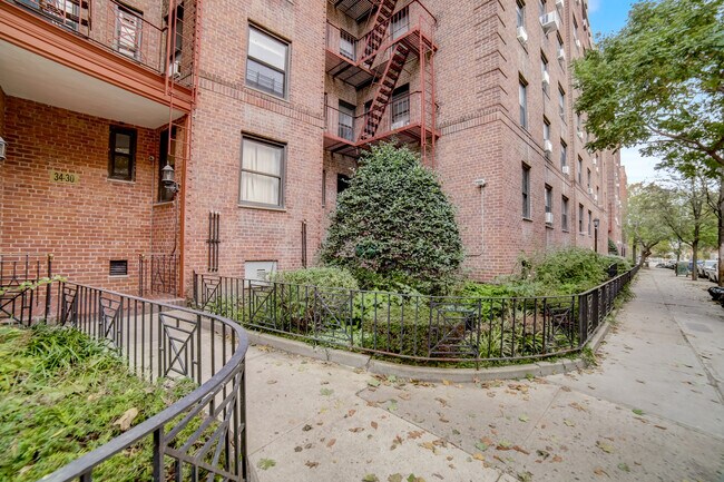 Building Photo - 3430 78th St