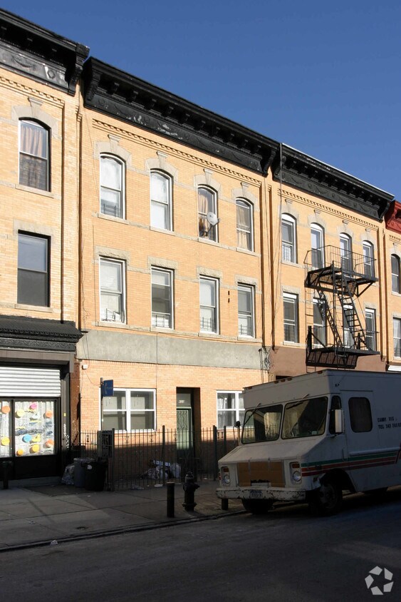 Primary Photo - 633 Wilson Ave
