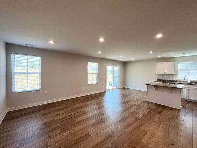 Foto del edificio - 8765 Kenridge Ln