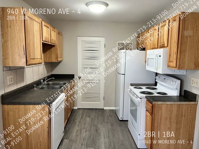 Building Photo - 940 W Moreno Ave