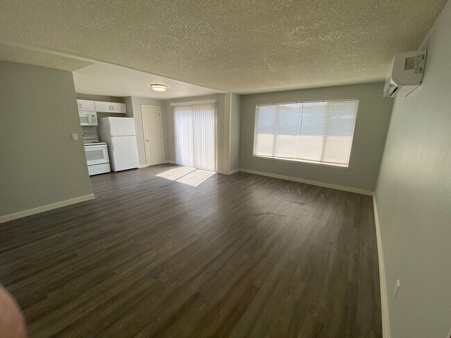 Gran salón - 615 NW Fenton St