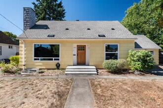 Building Photo - 4921 SE 76th Ave