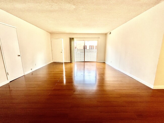 Building Photo - 1065 S Holt Ave