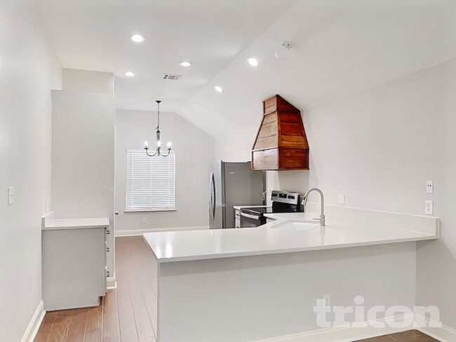 Foto del edificio - 1643 Hillside Dr