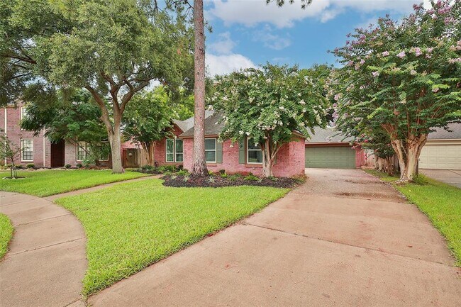 Foto del edificio - 16011 Country Bend Rd