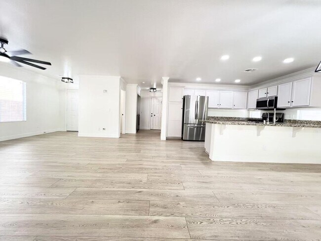 Foto del edificio - Beautifully maintained two-story home