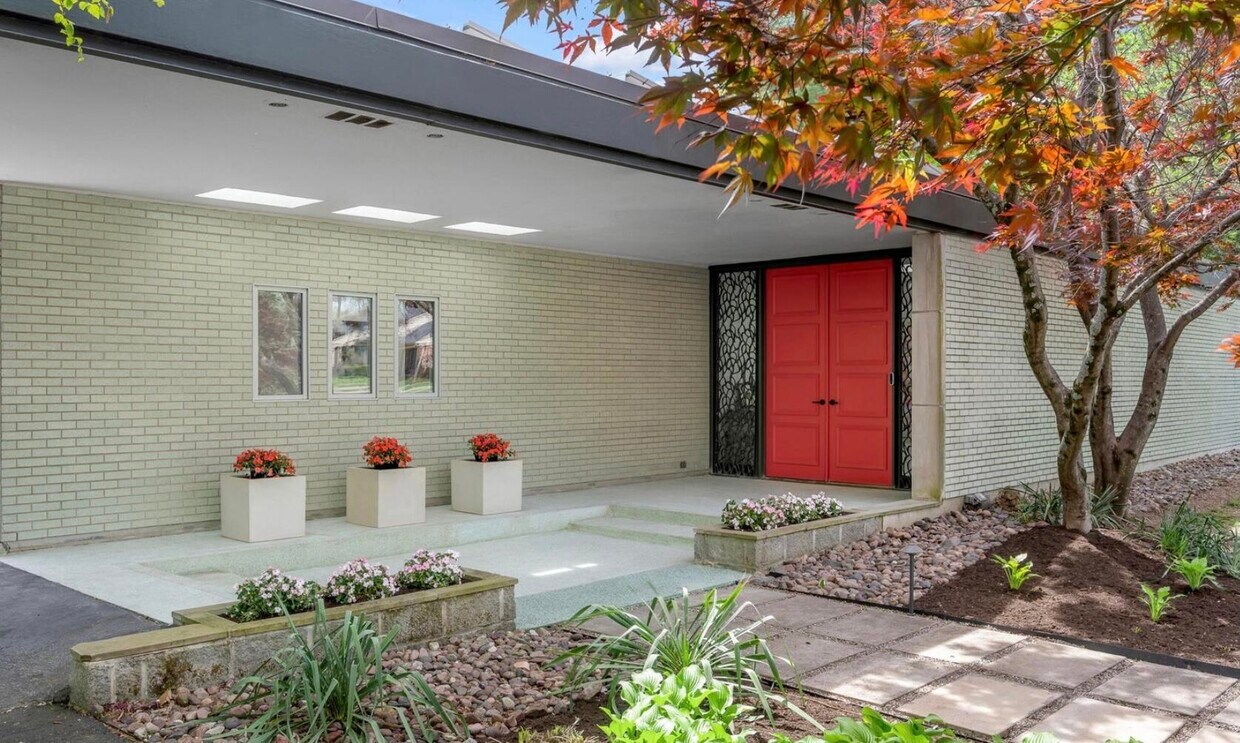 Primary Photo - 1412 Hampshire Pl