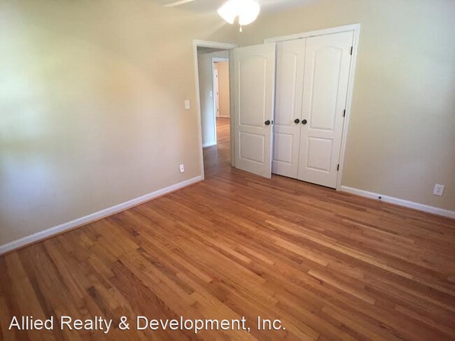 Foto del edificio - 48 Sherwood Dr