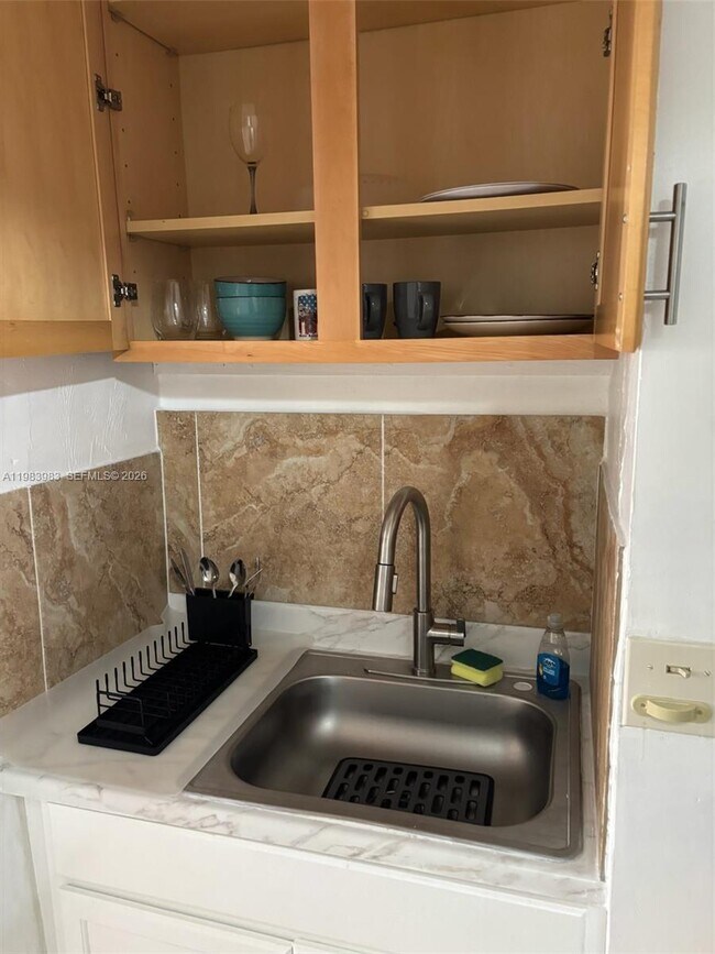 Foto del edificio - 6102 SW 58th St