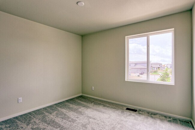 Foto del edificio - 4768 Champlain Dr