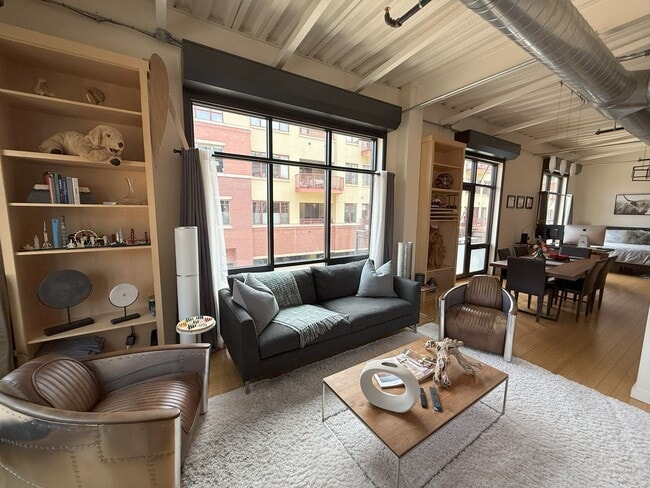 Building Photo - 1360 Walnut St