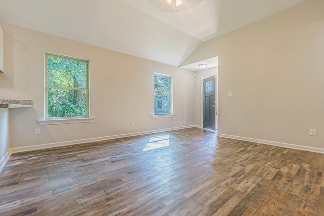Building Photo - Spacious Four-Bedroom Two-Bath Home on One...