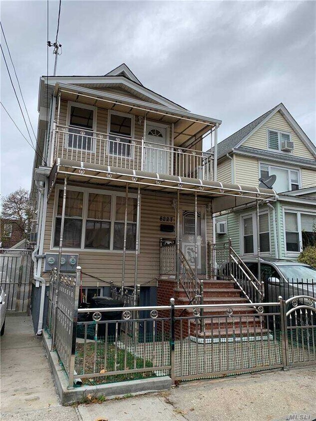 Foto principal - 82-27 St James Ave