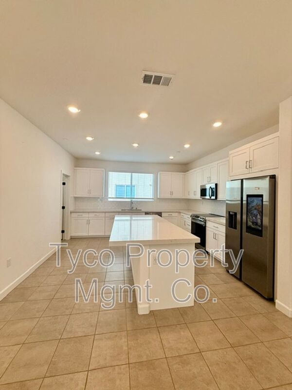 Building Photo - 784 Vada St