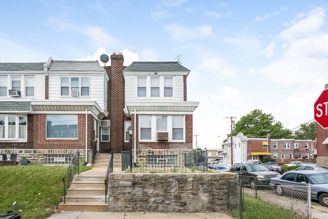 Building Photo - 3100 Unruh Ave