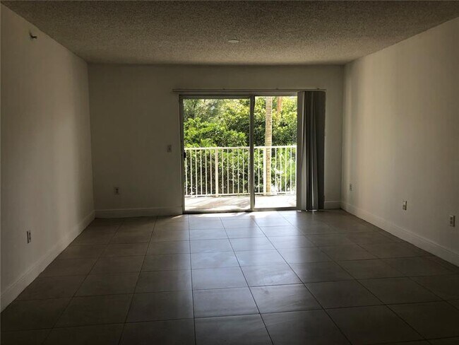Foto del edificio - 5051 Wiles Rd