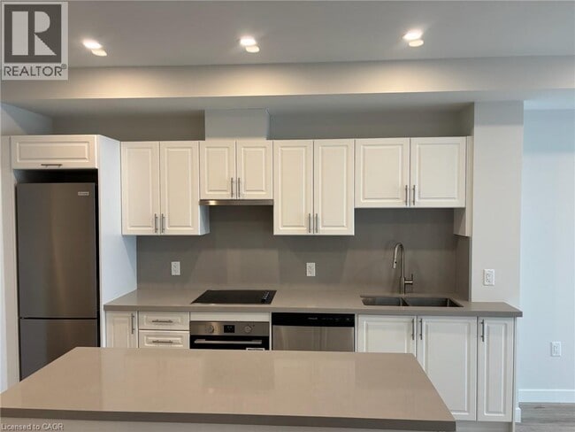 Building Photo - 461 Green Rd