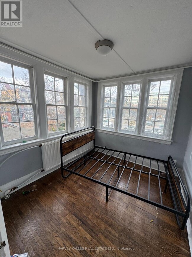 Building Photo - 678 Huron St