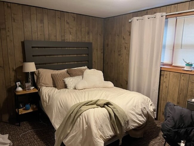 Building Photo - 7917-19 University