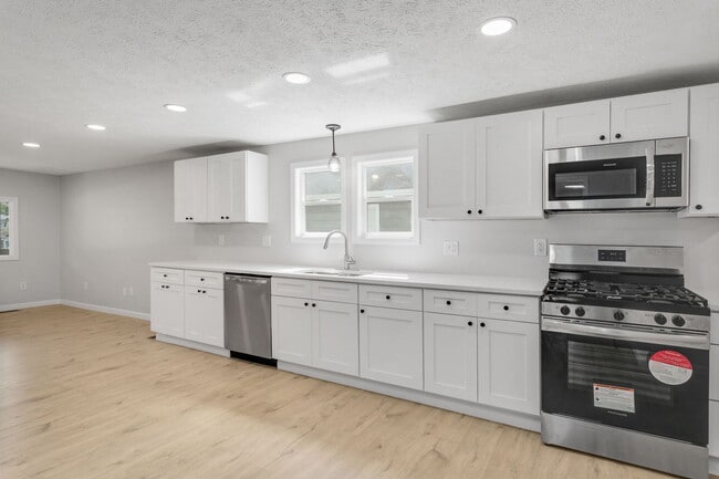 Building Photo - 57025 Greenlawn Ave