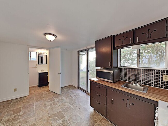 Building Photo - 9203 Kelsey Ln SW