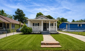 Building Photo - 2245 Garfield St