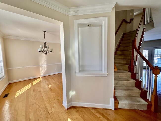 Building Photo - 917 Crestfield Dr