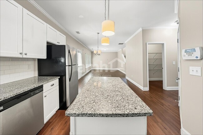 Foto del edificio - 2049 Greenfern Ct
