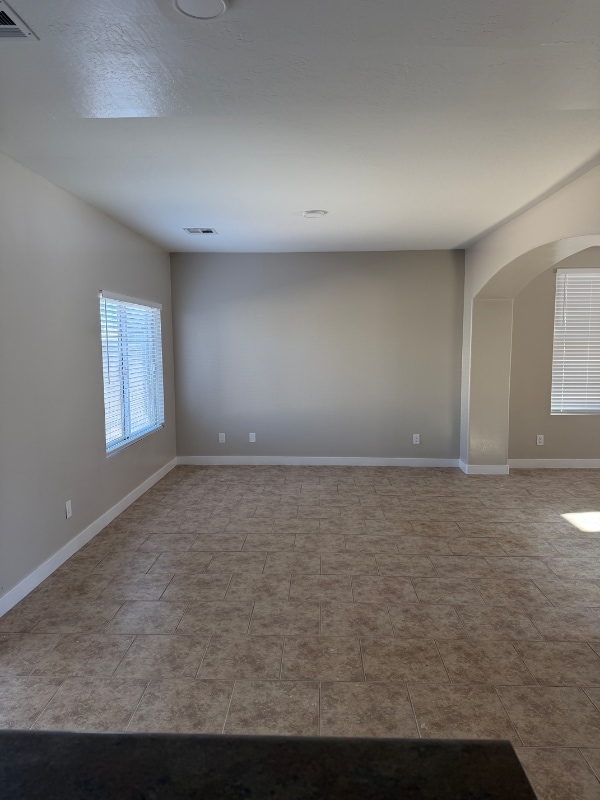 Building Photo - 1190 E Jardin Dr