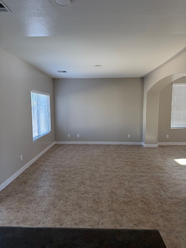 Foto del edificio - 1190 E Jardin Dr