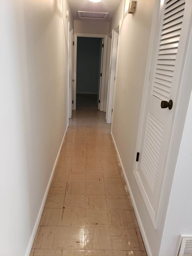 Foto del edificio - 3 bed 2 bath house with garage