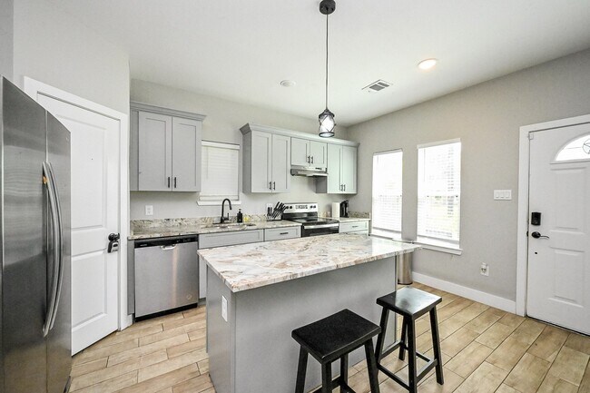 Foto del edificio - 5007 Briscoe St