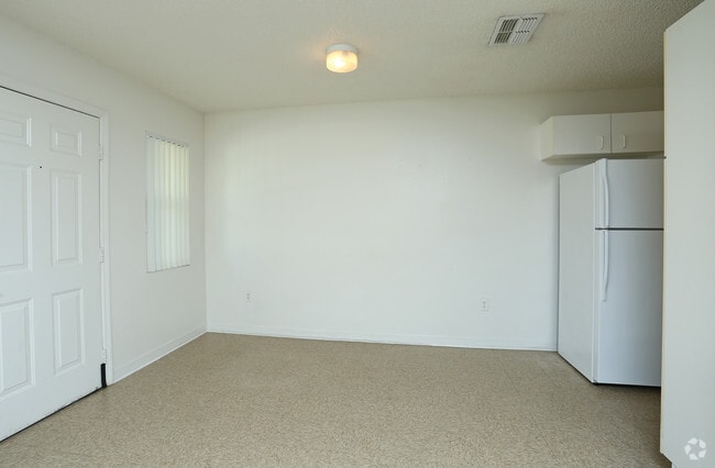 1098 pies cuadrados - 3 habitaciones - Comedor - Landfair Homes