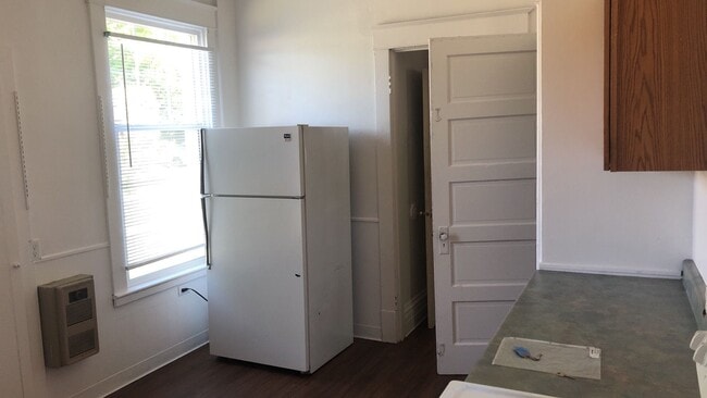 Building Photo - 455 NE Campus St