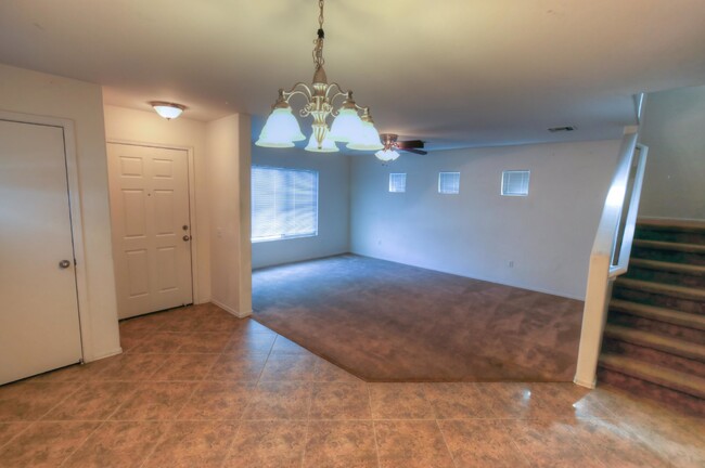 Building Photo - "Charming 3-Bed Oasis with 2.5 Baths in Tu...