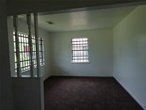 Building Photo - 8022 Woodlyn Rd
