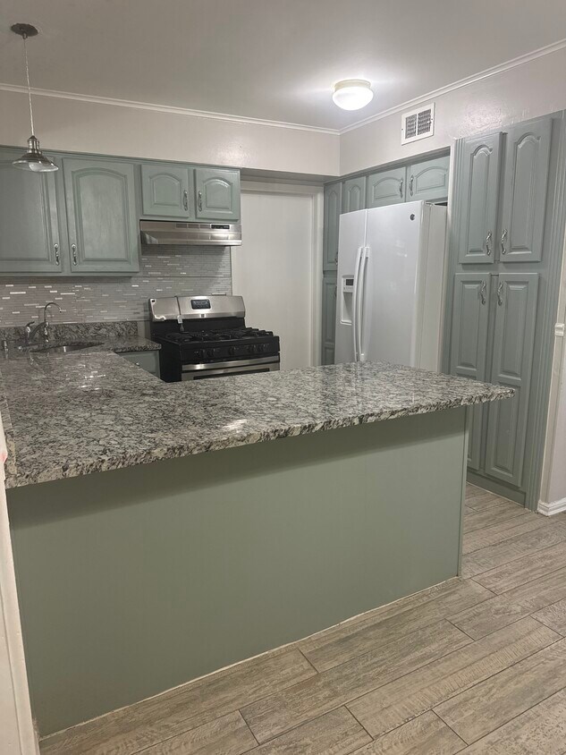 Primary Photo - 2210 Greencrest Dr