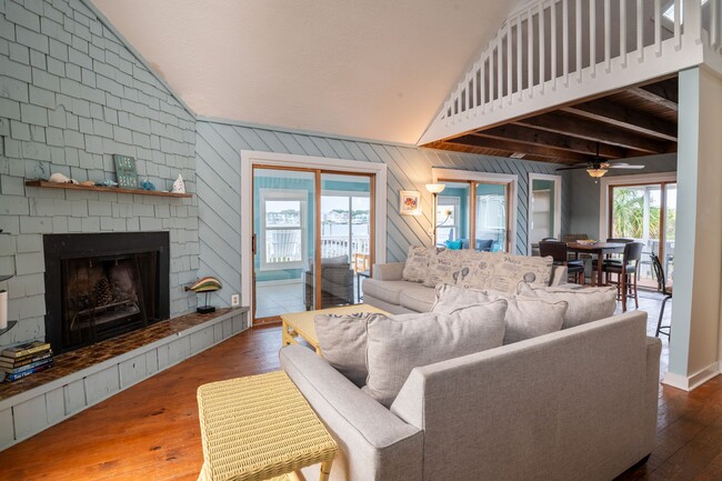 Foto del edificio - TIME TO SECURE YOUR BOATER'S PARADISE FOR ...