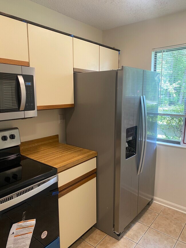 Foto del edificio - 7701 Baymeadows Cir W