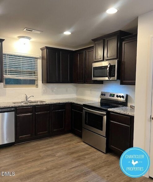 Building Photo - 11 Belhaven Dr