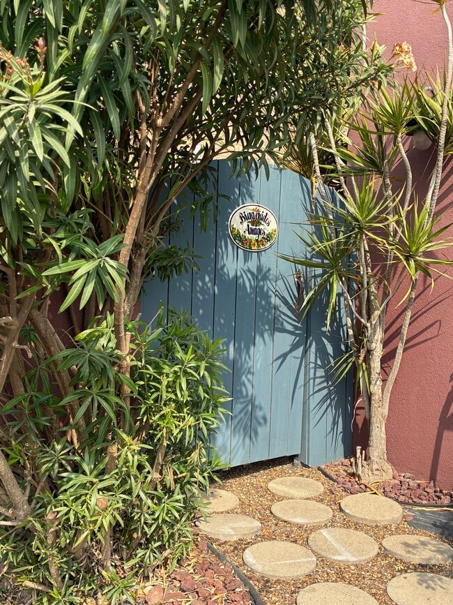 Building Photo - 902 Pompano Ave