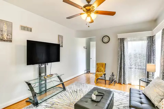 Building Photo - 6926 Natural Bridge Rd