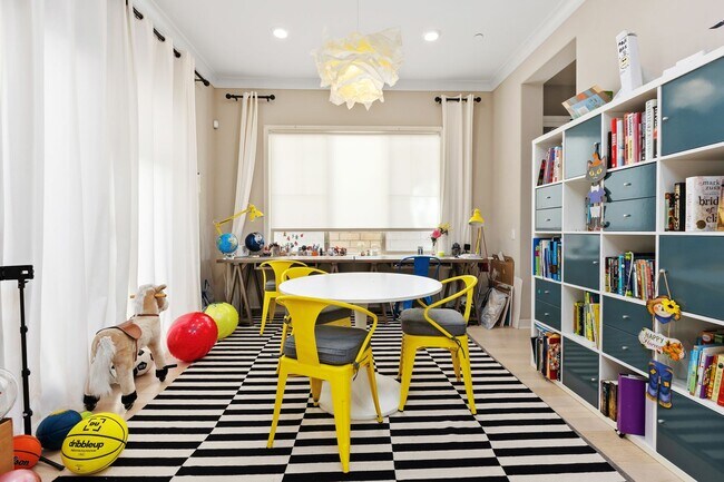 Building Photo - Beautiful 5 bedroom home in Heart of Carme...